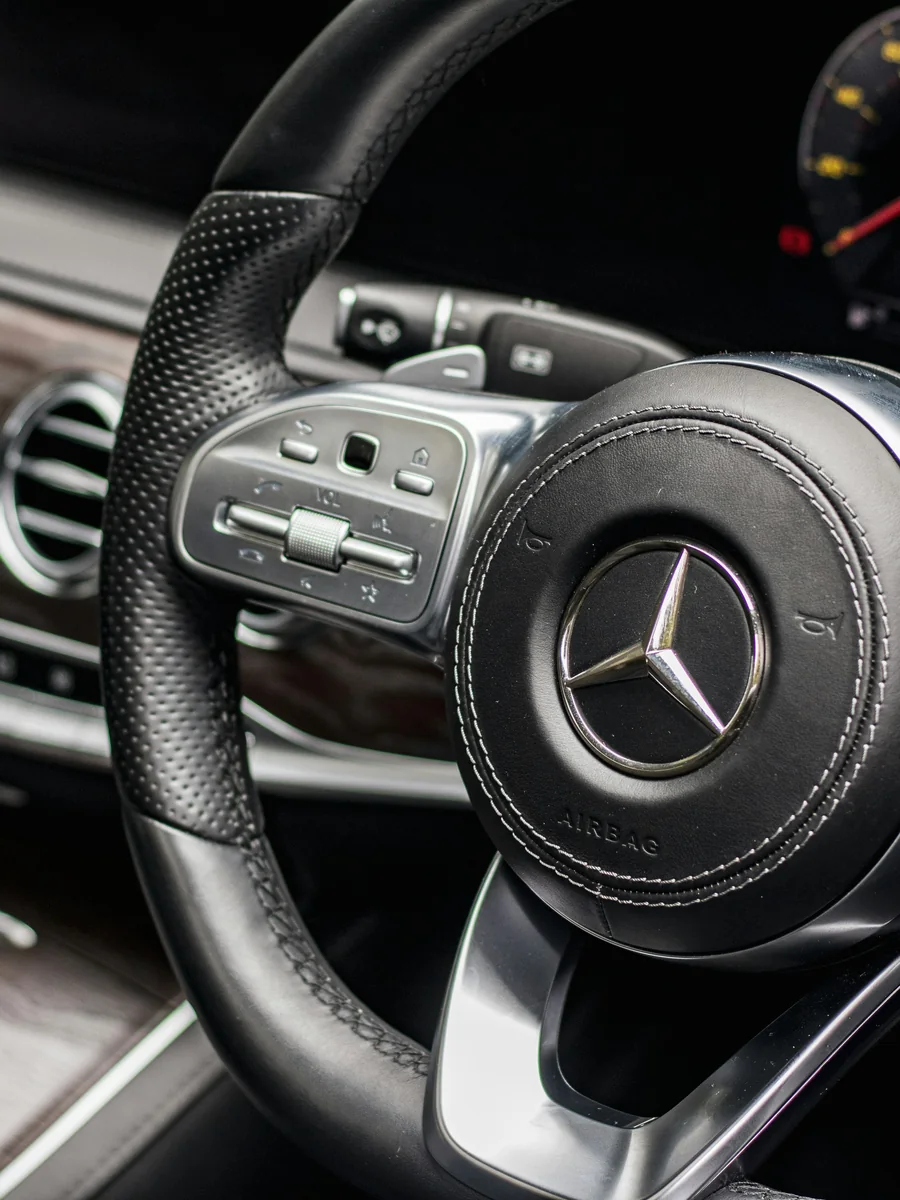 Volante Mercedes Classe S con cruscotto in legno