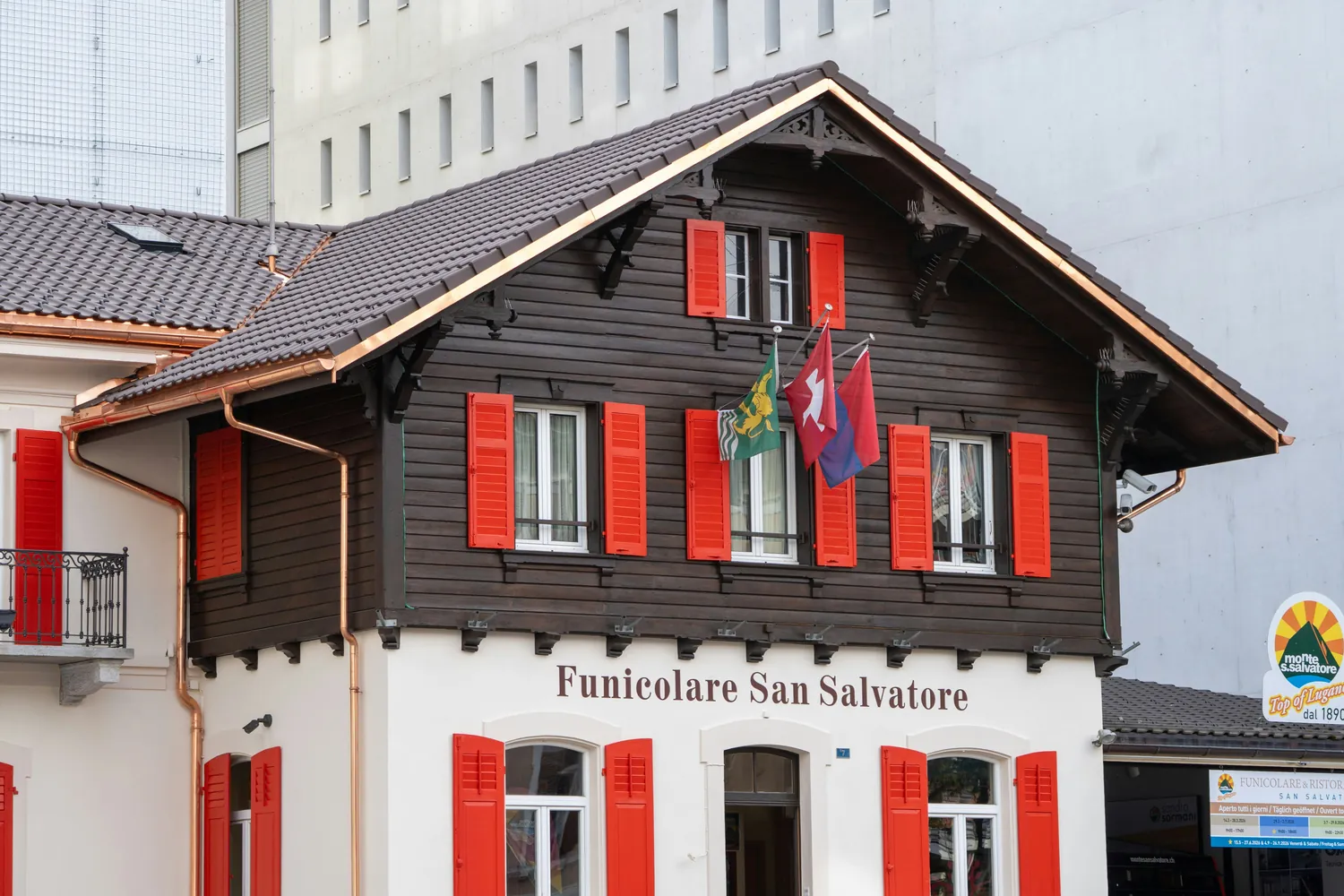 Taxi Stazione Lugano FFS - architettura tradizionale ticinese vicino alla stazione ferroviaria di Lugano